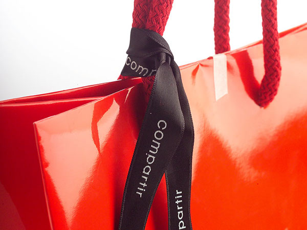 etiquetas de tela , etiquetas bordadas ,&nbsp; etiquetas estampadas , cintas impresas y cintas personalizadas, ropa, etiquetas para ropa, madrid, dis