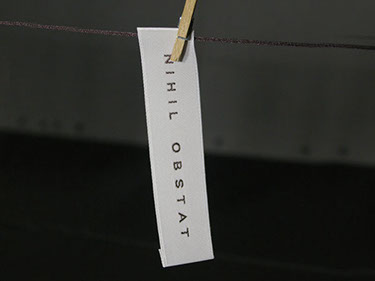 etiquetas de tela , etiquetas bordadas ,&nbsp; etiquetas estampadas , cintas impresas y cintas personalizadas, ropa, etiquetas para ropa, madrid, dis