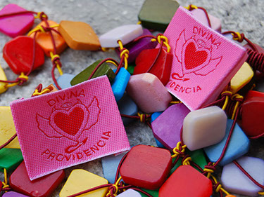 etiquetas de tela , etiquetas bordadas ,&nbsp; etiquetas estampadas , cintas impresas y cintas personalizadas, ropa, etiquetas para ropa, madrid, dis