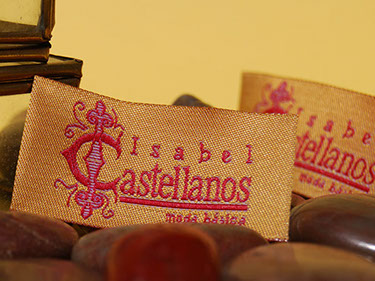 etiquetas de tela , etiquetas bordadas ,&nbsp; etiquetas estampadas , cintas impresas y cintas personalizadas, ropa, etiquetas para ropa, madrid, dis