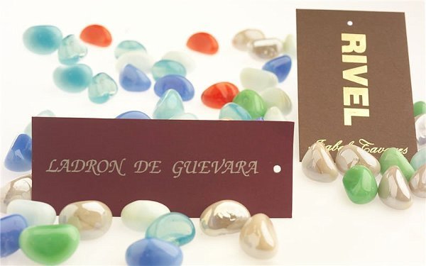 etiquetas de tela , etiquetas bordadas ,&nbsp; etiquetas estampadas , cintas impresas y cintas personalizadas, ropa, etiquetas para ropa, madrid, dis